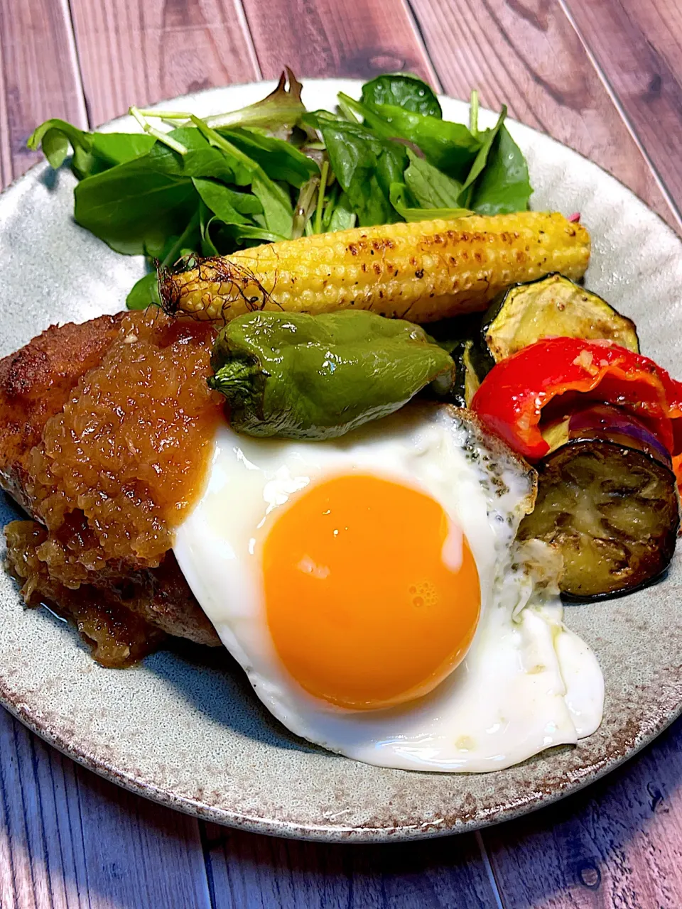 夏野菜と目玉バーグ|レオンさん