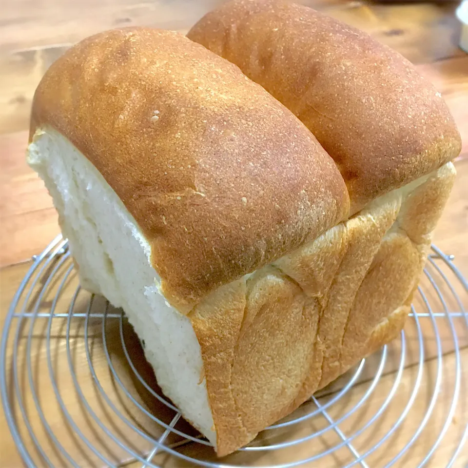 全粒粉入り山食パン🍞|ましてさん