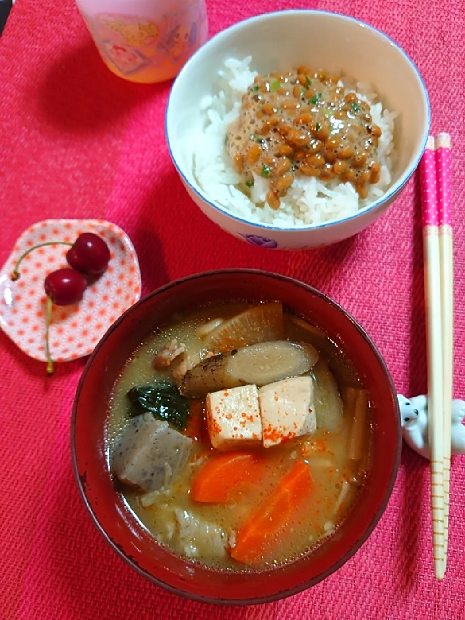 朝ご飯(豚汁、納豆ご飯)|ポチさん