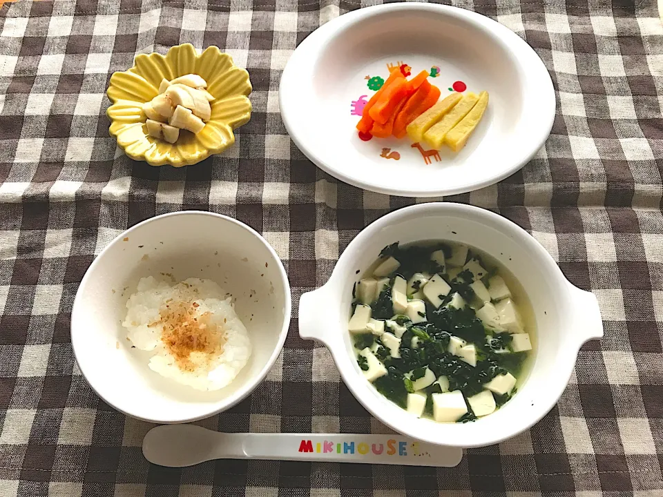 【離乳食】豆腐とほうれん草のお味噌汁、おかゆ、さつまいも、にんじん、バナナ|sayaさん