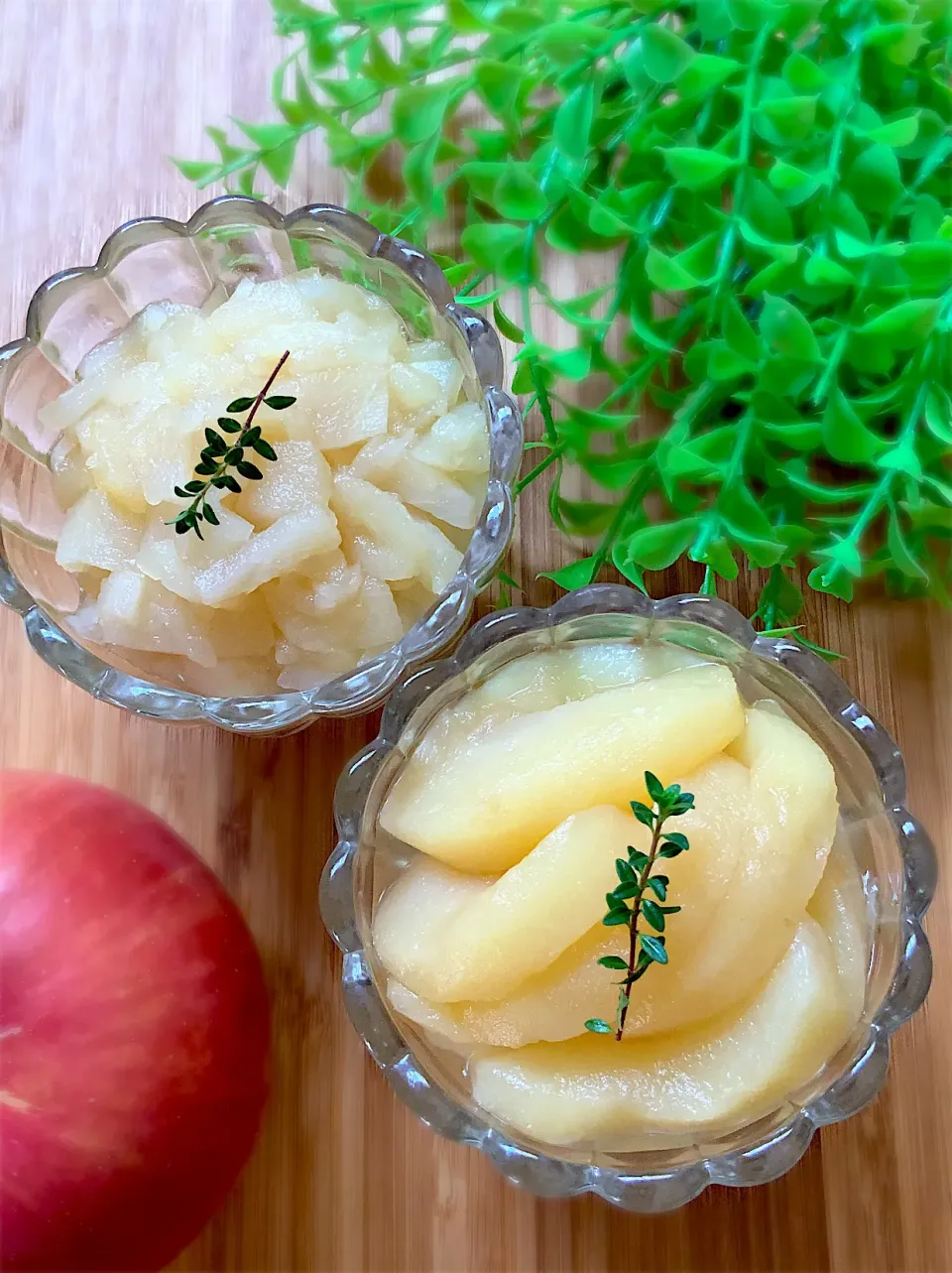 Snapdishの料理写真:りんごの白ワイン煮🍎コンポート|9421beruさん