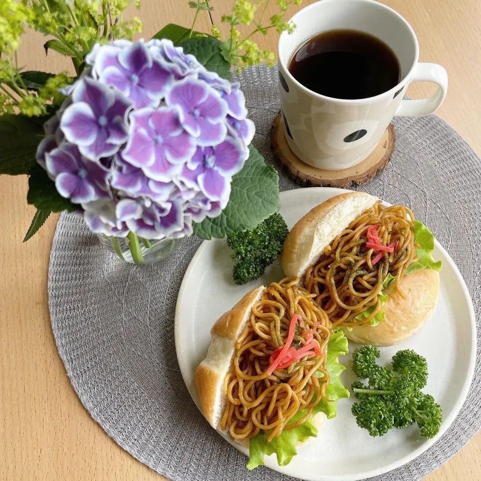 6/17❤︎ソース焼きそばパン🌱
〈サンド具材〉
・生ろおるパン
・ソース焼きそば|Makinsさん