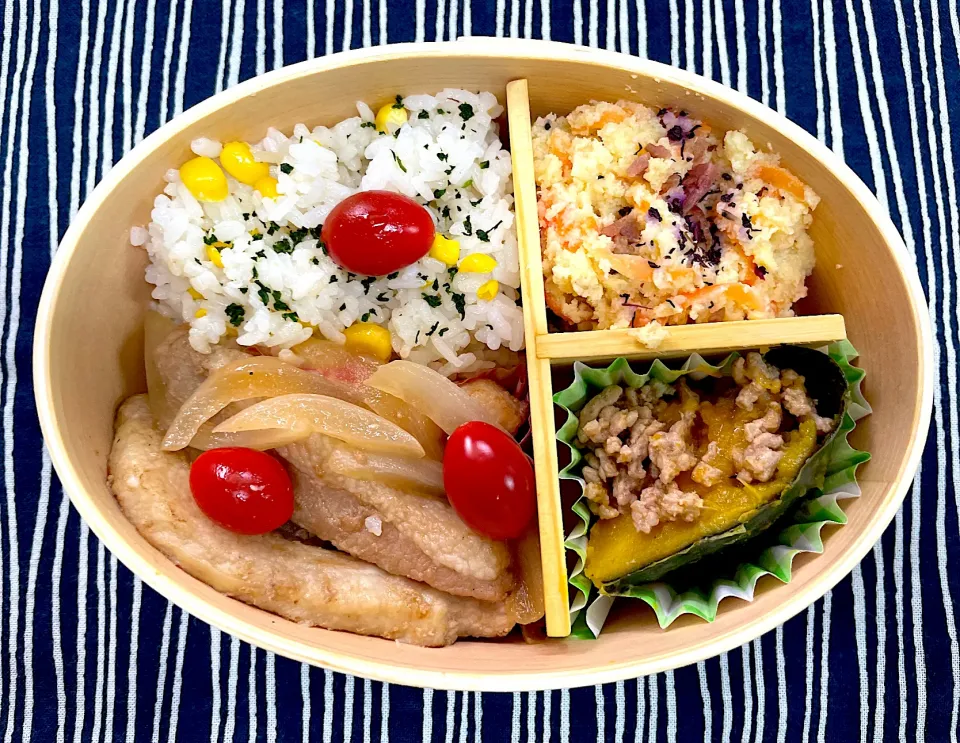 Snapdishの料理写真:豚肉の生姜焼き、かぼちゃのそぼろ、オカラのお弁当🍱|なお🅿️さん