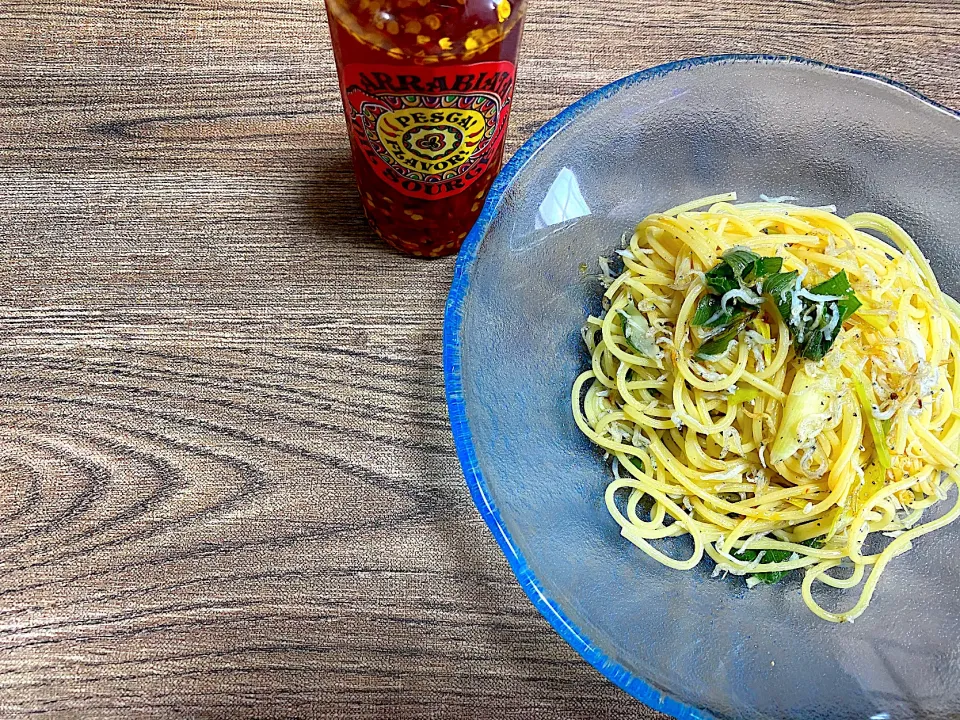 しらすと九条ねぎの和風パスタ🍝〜ペスカのアラビアータオイルソースをかけて〜|acoさん