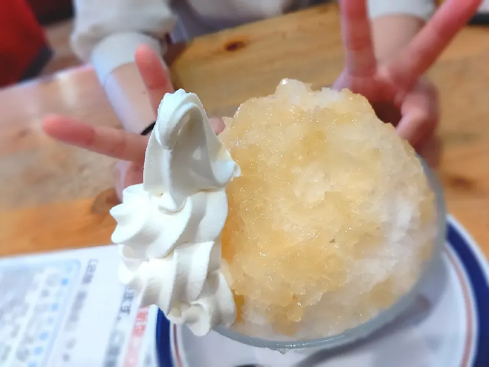 Snapdishの料理写真:#白桃 ソフトクリーム かき氷
#コメダ珈琲|∞aya∞さん