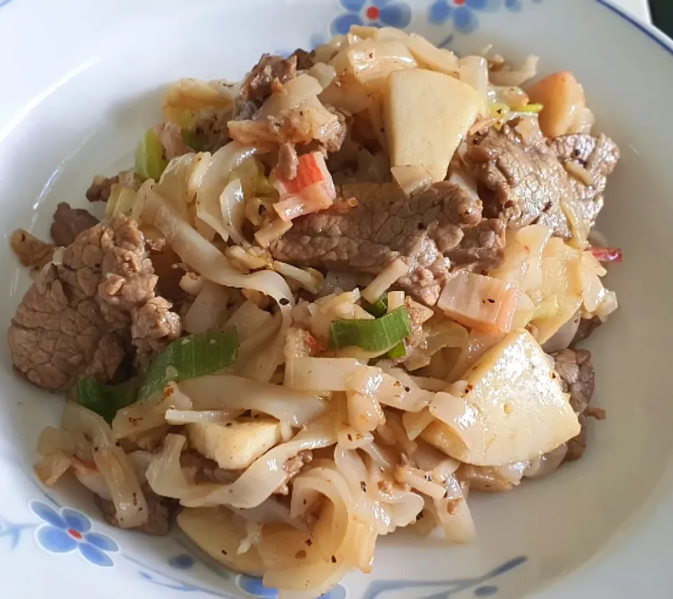 Beef Kueh Teow Stir fry Crab Meat and Fish Cakes Green Onion 😍🤗🥰🤪|🌷lynnlicious🌷さん