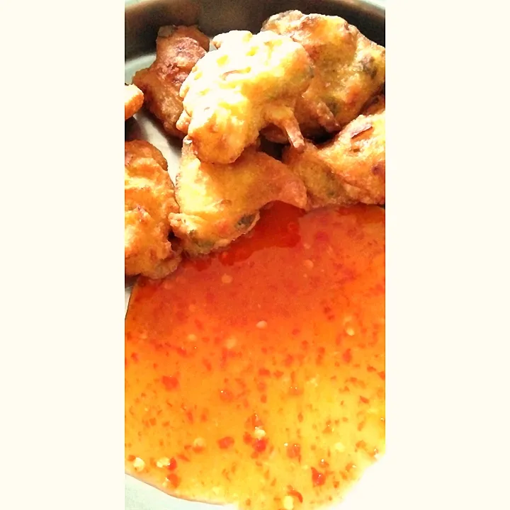 Snapdishの料理写真:cucur udang with homemade sos|Jothi Joさん