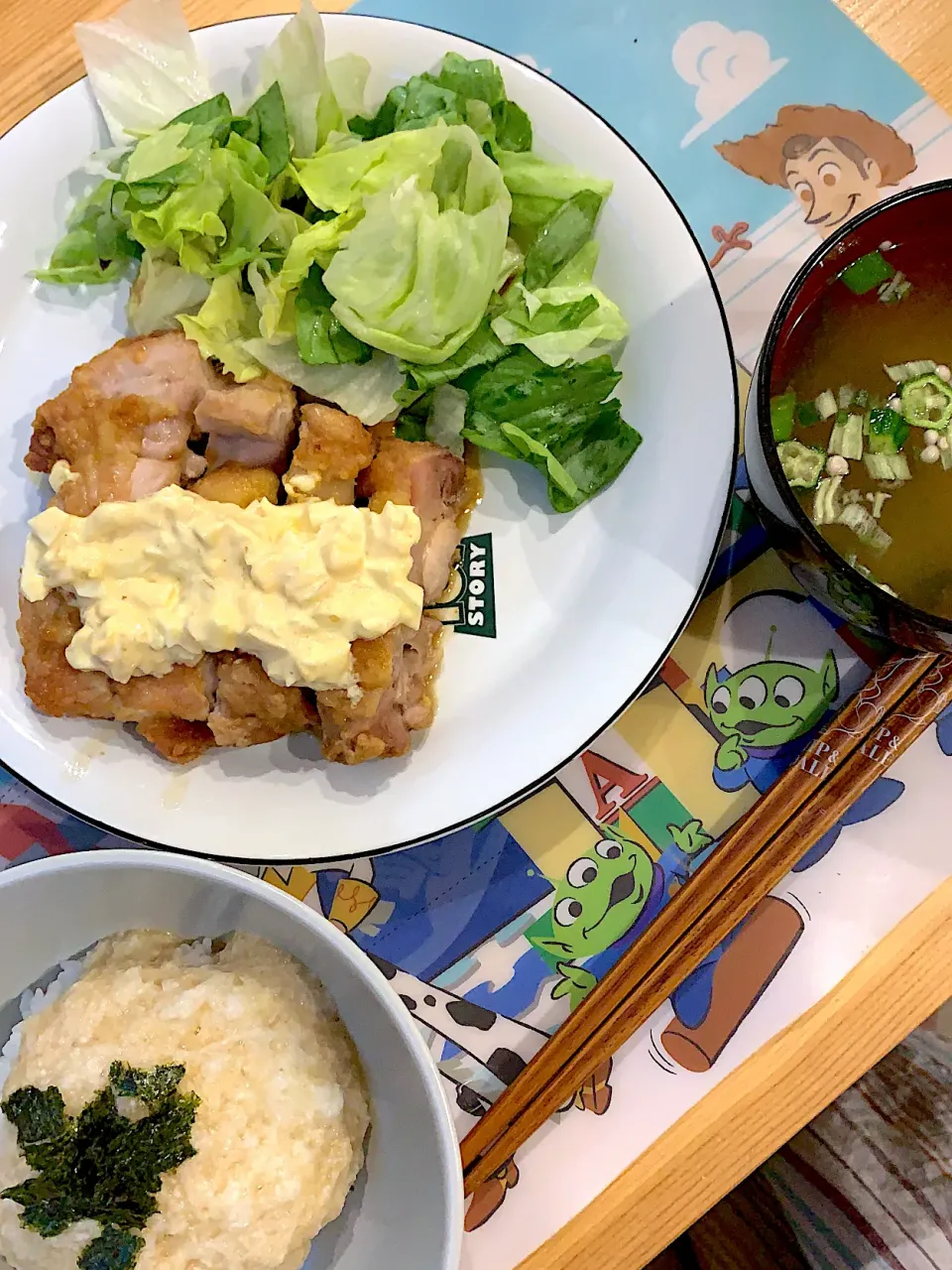 ・チキン南蛮　・とろろご飯　・お味噌汁|ぺろたんさん