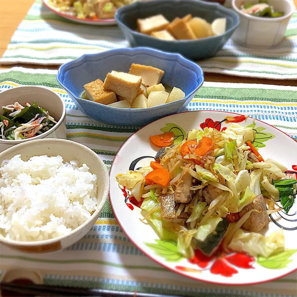 鯖野菜炒め、カブと厚揚げの煮物、わかめとカニカマの酢の物|ツインうさぎさん