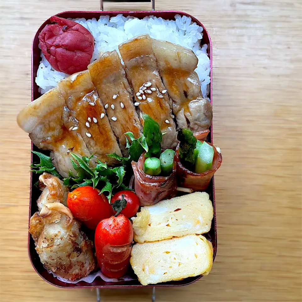 Snapdishの料理写真:トンテキ弁当|さえちゃんさん