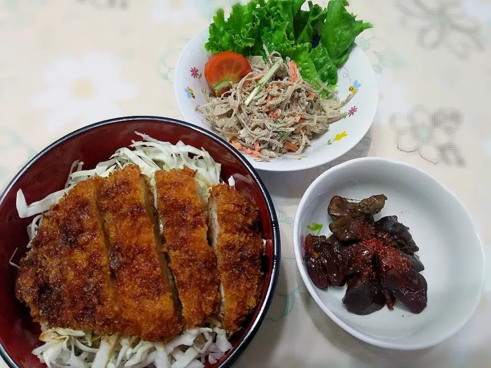 晩ごはん😊
ソースカツ丼😊鶏レバー😊ゴボウサラダ😊|Mitsuhiro.Sさん