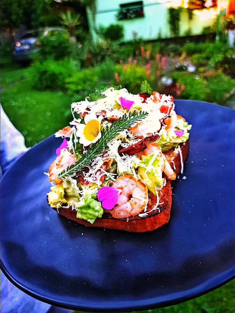 Salad Ceasar, brioche, bacon chips, shrimps.|Lumír Seifertさん