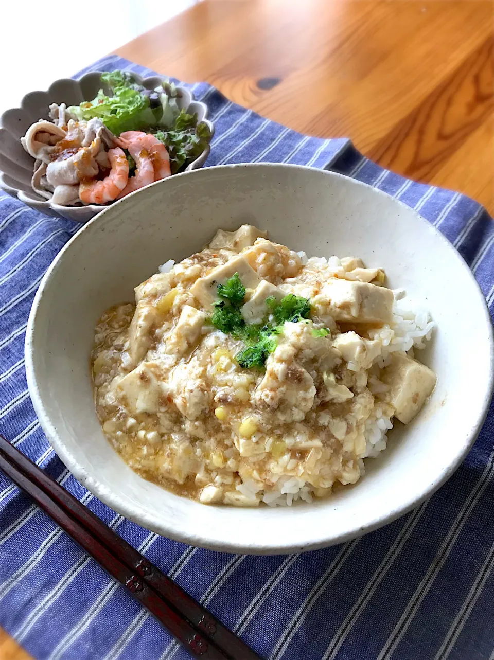 黄金の麻婆豆腐丼、サラダ|sayaさん