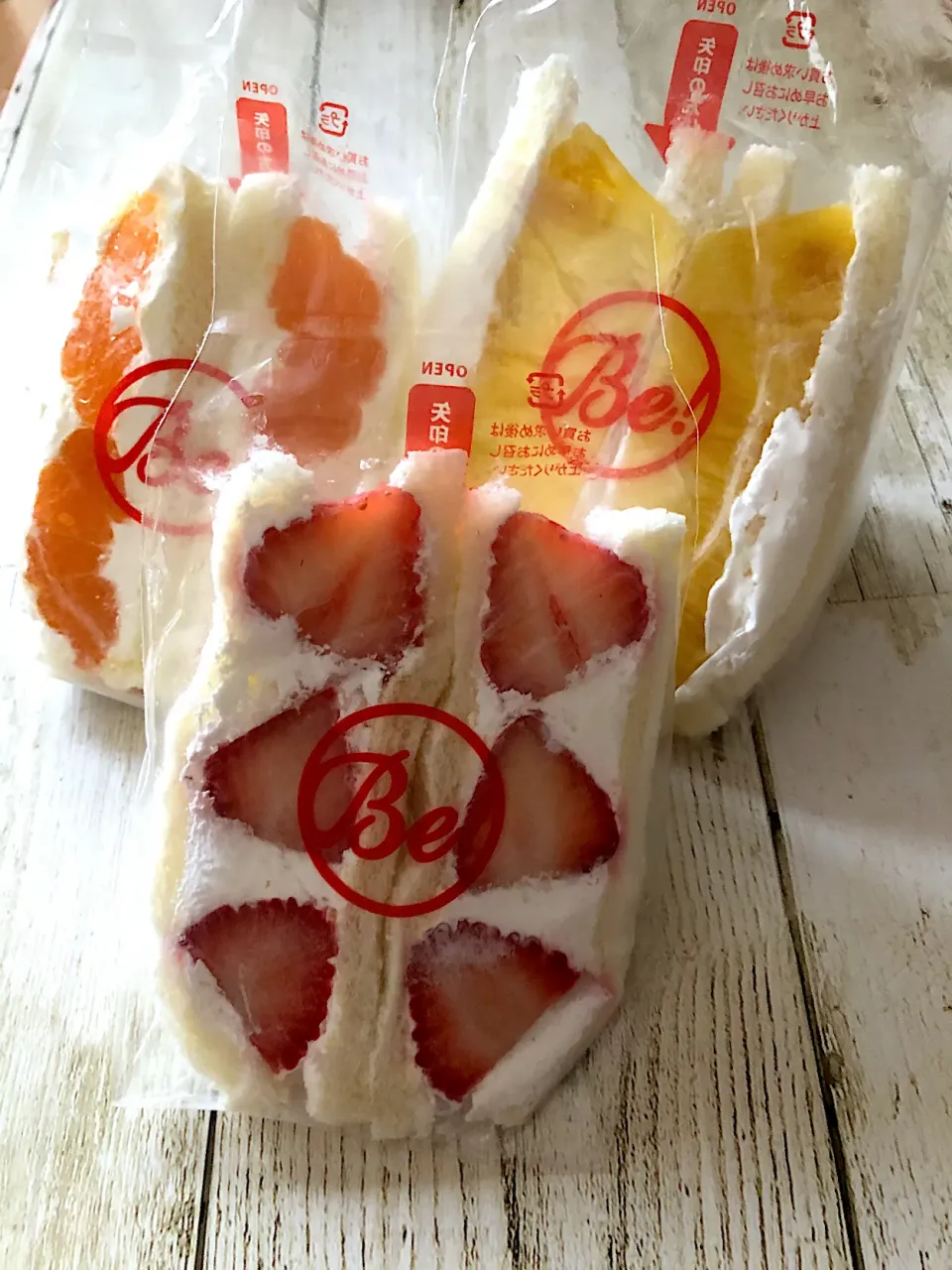 越後姫いちごサンド、みかんサンド、完熟ハニーグローパインサンド@Be！ fruits Sandwich ビーフルーツサンドイッチ（東京駅）|Kazuya Miyukiさん