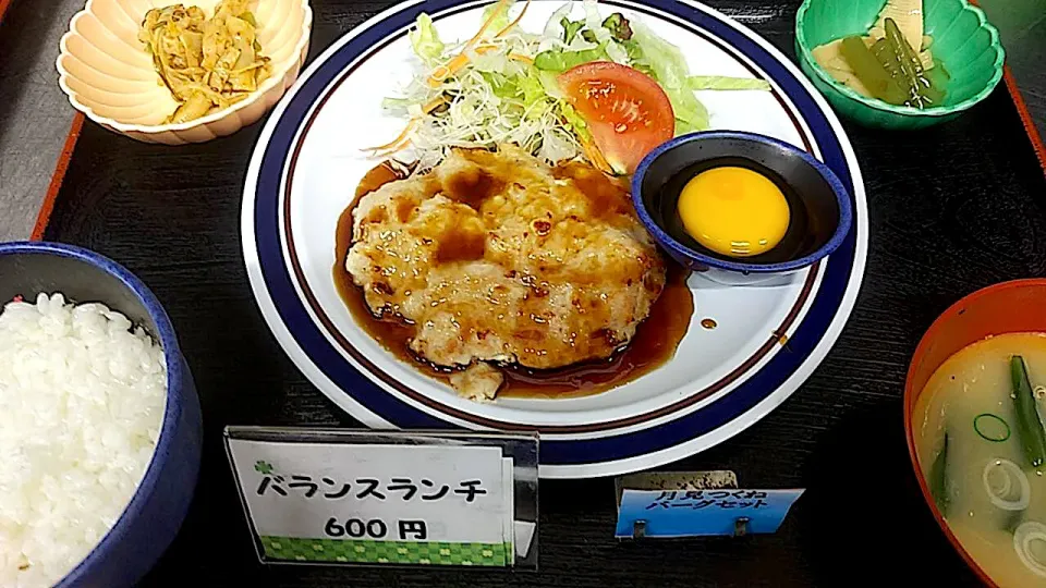 Snapdishの料理写真:月見つくねバーグ定食|nyama1さん