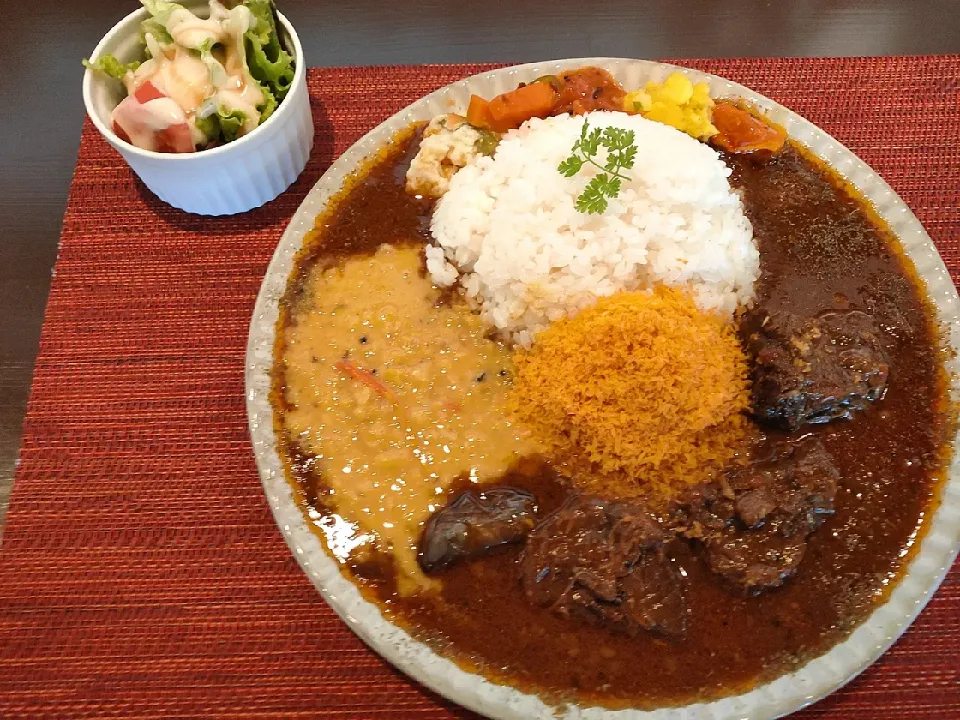 Snapdishの料理写真:辛口ビーフカレー スリランカセット ご飯大盛り @spice curry cafe KOTTA|カリー仙人さん