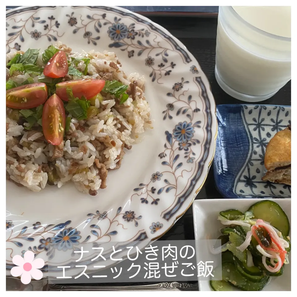 ナスとひき肉のエスニック混ぜご飯|いのっちさん