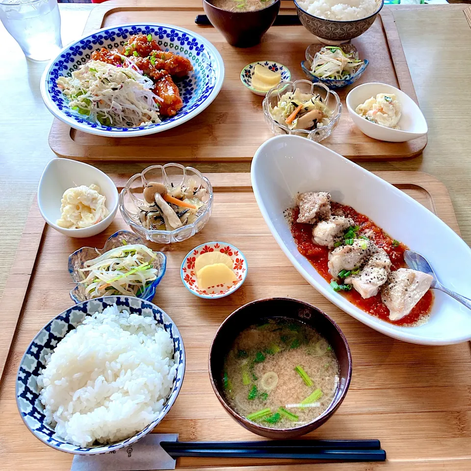 北海道伊達市の古民家カフェ「めしカフェ」さんでチキンのトマト煮🍅|Happy suzumeさん