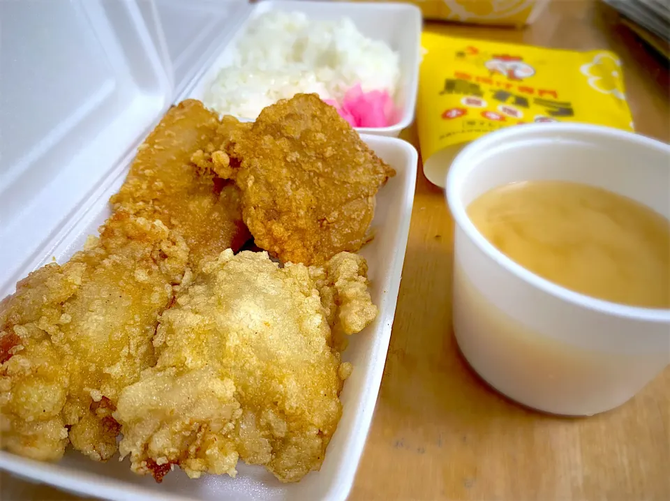 唐揚げ弁当(塩、醤油ハーフ&ハーフ)今日のランチ|やまひろさん