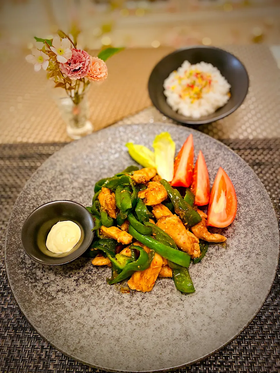 Snapdishの料理写真:ぱんだのままんさんの料理 旨辛韓国風チキン丼❣️をちょっとマネて😆　旨辛💕焼肉風チキンステック|🐶dekochoro🐶さん