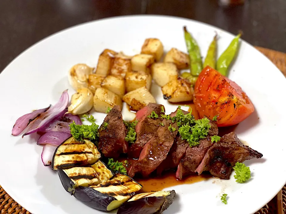 Beef steak & grilled veggies|yeni kartikasariさん