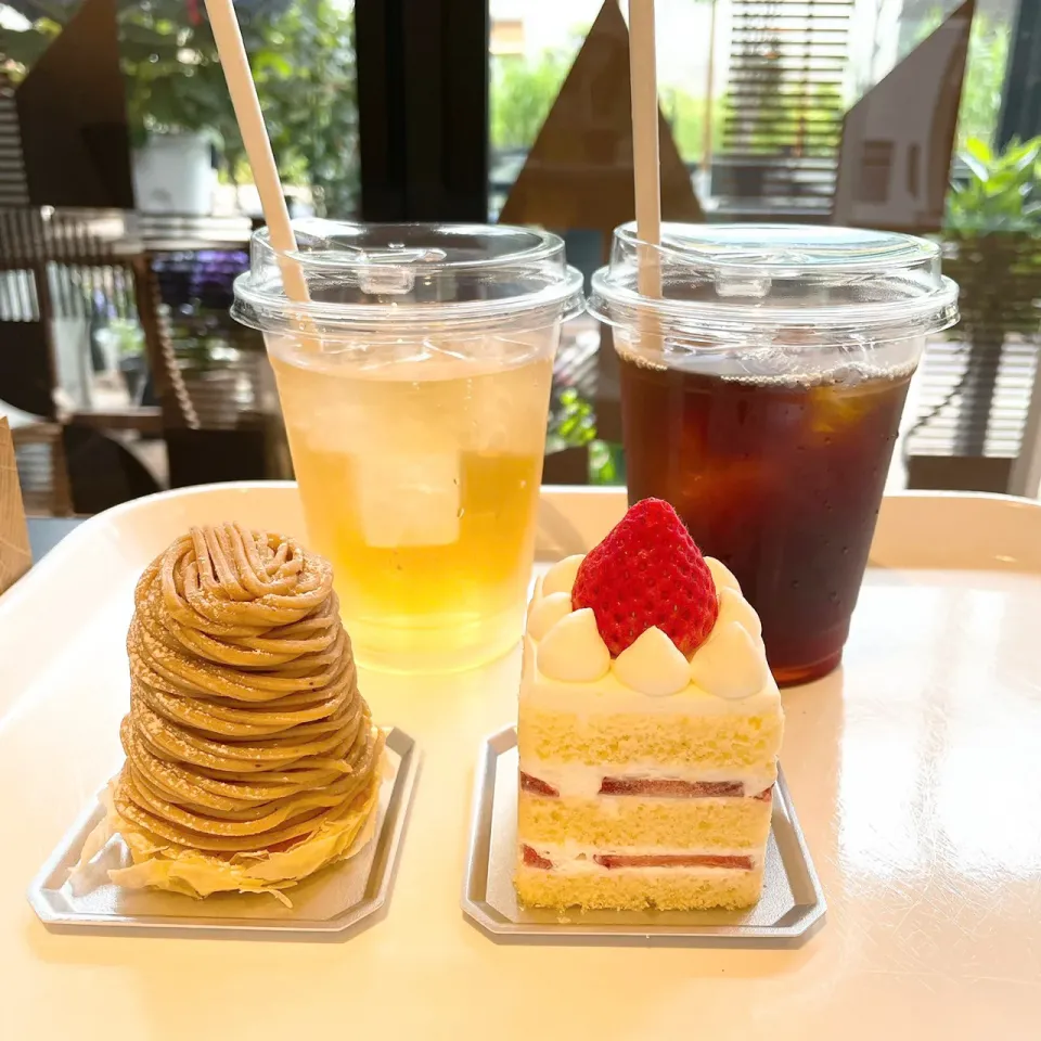 モンブランといちごのケーキ🌰🍰🥤|ちゃみこさん