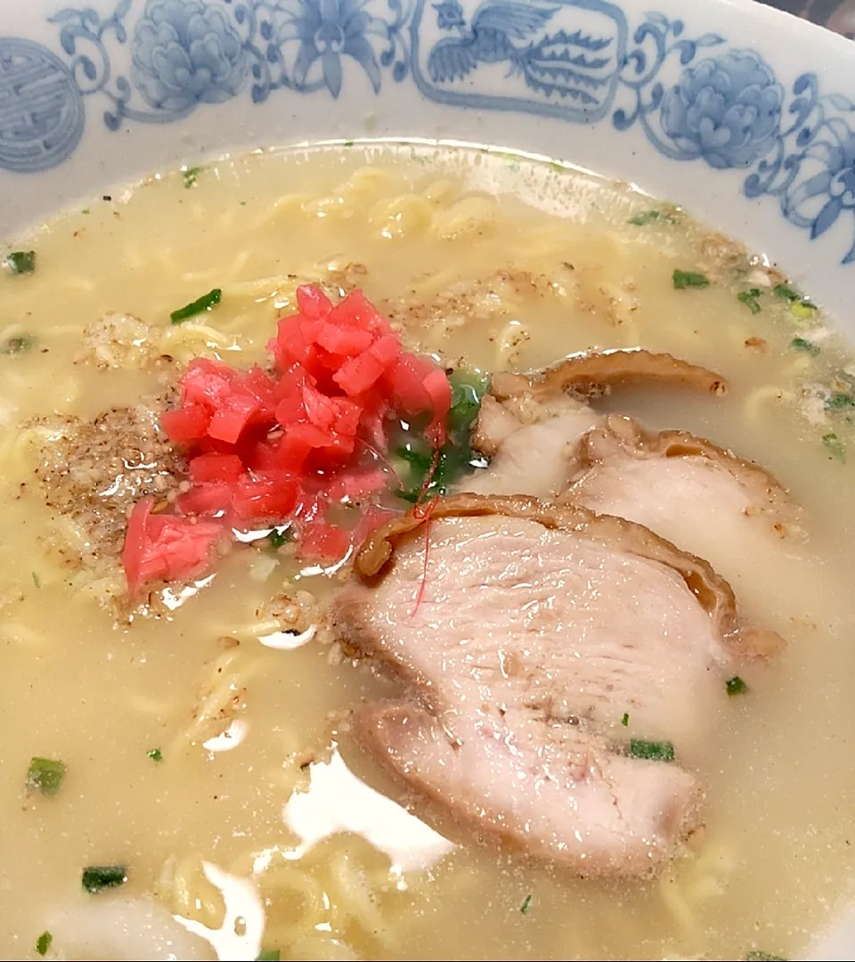 Snapdishの料理写真:☆今日のお昼ごはん☆　サッポロ一番塩とんこつラーメンと手作り鶏チャーシュー|hamamaさん