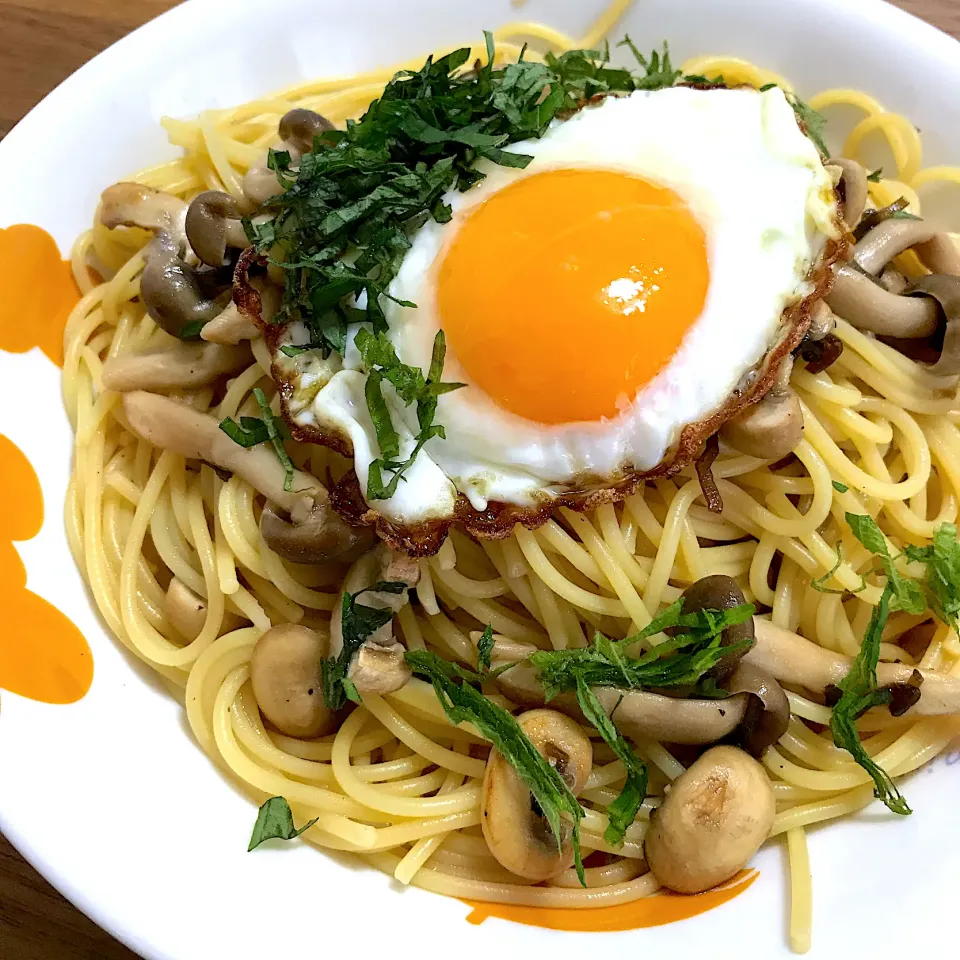 Snapdishの料理写真:鳥羽周作の無限パスタ1 きのこと塩こんぶ|morimi32さん