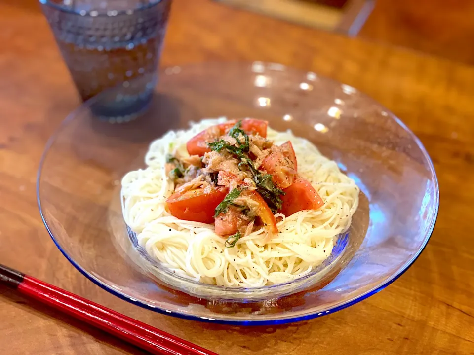 Snapdishの料理写真:トマトとシーチキン、大葉の混ぜそうめん☺︎|まめすけ。さん