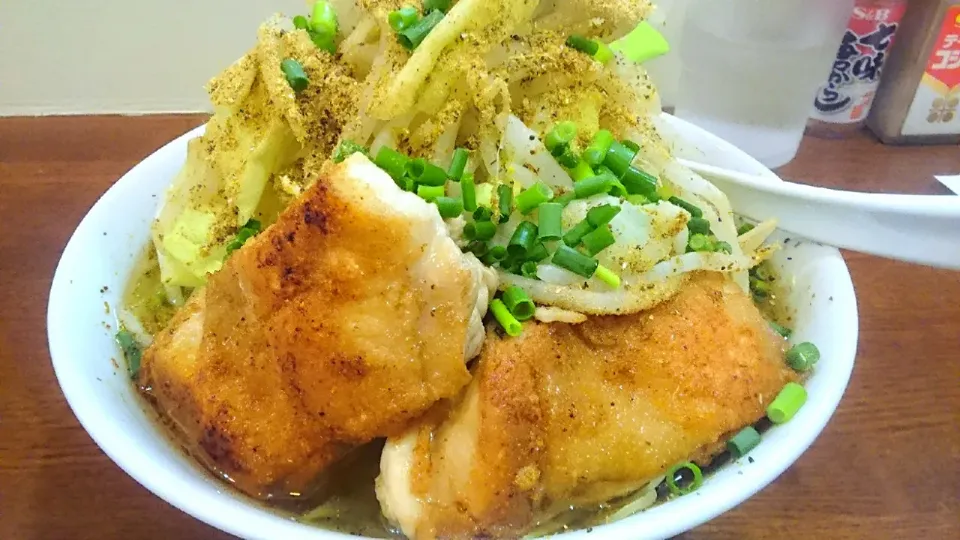 【6/20～7/11臨時休業】
自家製麺 鶏八朗
とり朗ふつう（150g、700円）
＋鶏増し（50円）
＋野菜（無料）
＋ニンニク（無料）
@十条2分
（赤羽から徒歩32分）
21129|大脇さん