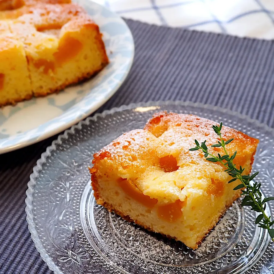 Snapdishの料理写真:マンゴーとヨーグルトのケーキ🥭|natuさん