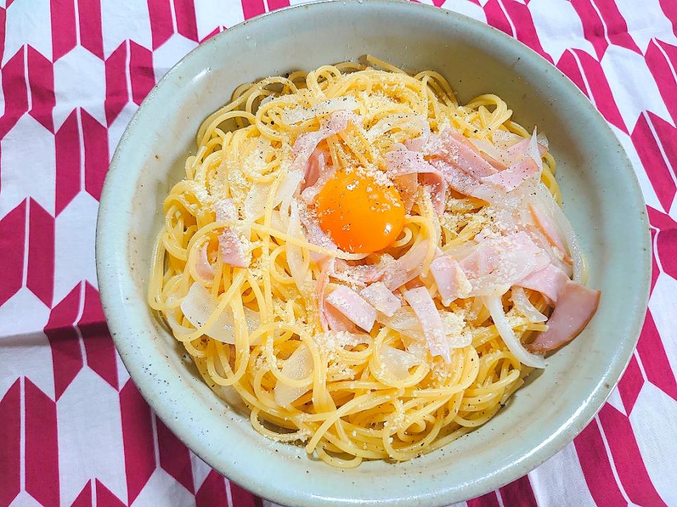 カルボナーラ　卵付き