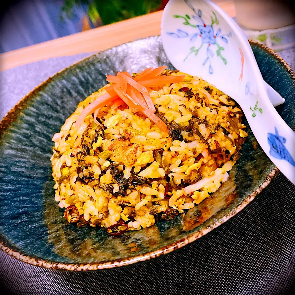 熊本県のご当地グルメ　ピリ辛高菜チャーハン🍚を作ってみました。😋　　馬刺しもあれば良かったけどなかなか手に入らなくて💦|Sの食卓さん