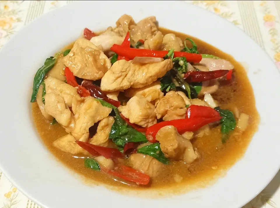 Stir Fried Basil with Chicken|🌿Veerapan Mu🌿さん