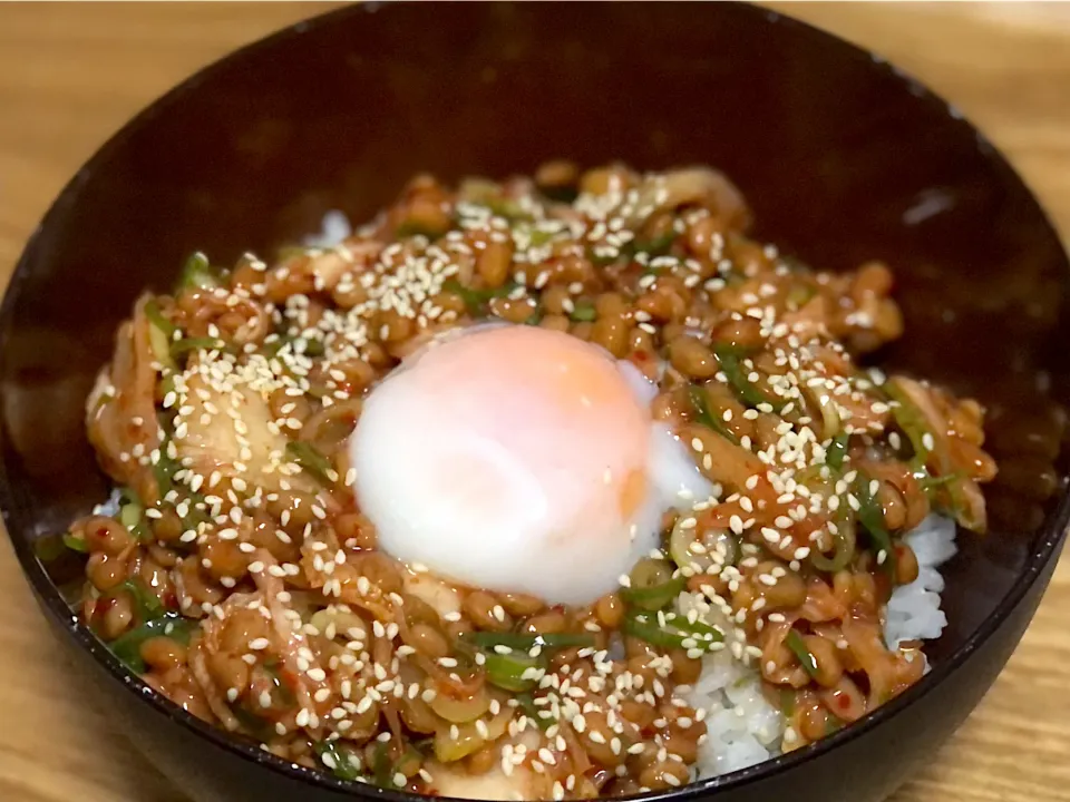 Snapdishの料理写真:☆温玉キムチ納豆丼|まぁたんさん