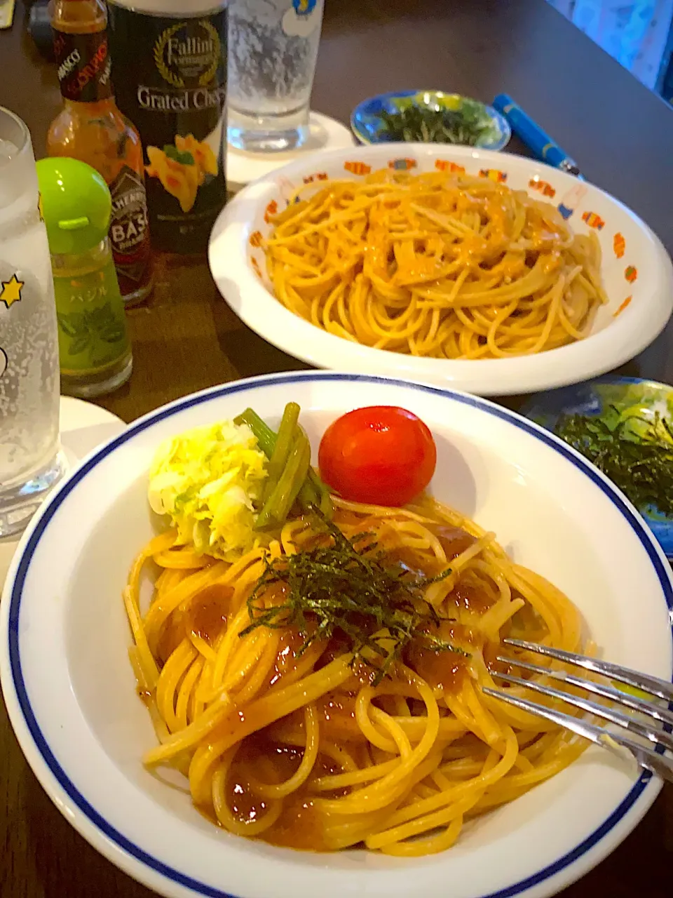 Snapdishの料理写真:からすみソースとたらこソースの全粒粉スパゲティ🍝　ザワークラウト　トマトピクルス　おかのり胡麻お浸し　刻み海苔　レモンサイダー🍋|ch＊K*∀o(^^*)♪さん