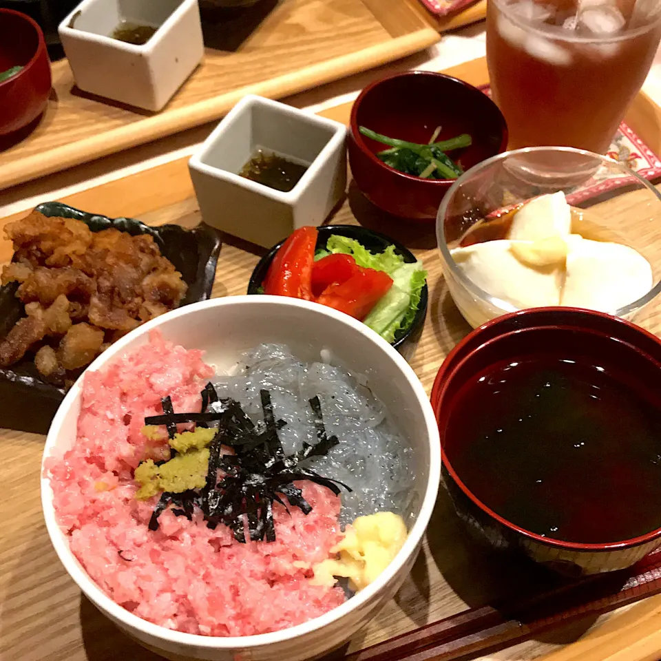 父の日のお夕飯 生しらすと生マグロのたたき 大あさりとタコの唐揚げ|mokoさん