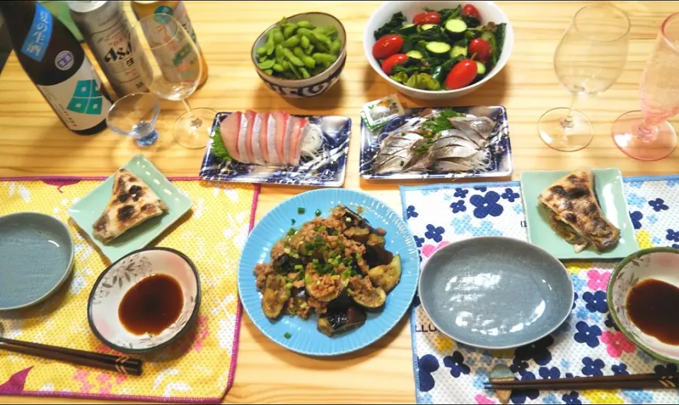 Snapdishの料理写真:ぶりかまの塩焼き
なすとひき肉の味噌炒め
お刺身
枝豆
サラダ|ひろゴーヤさん