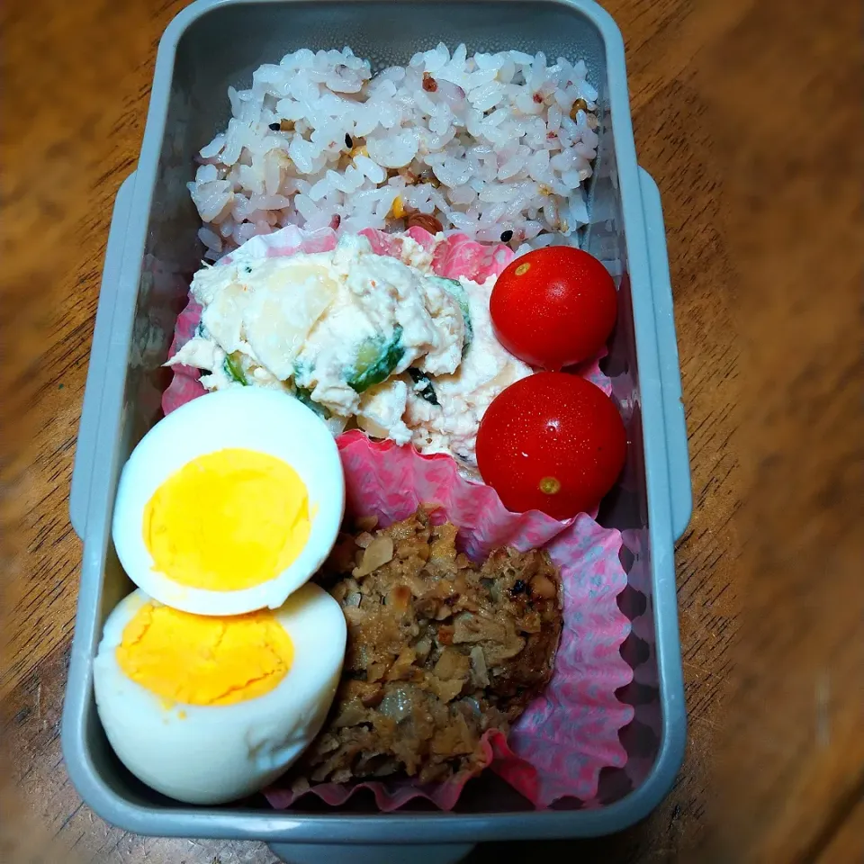 今日のおべんとう
おからのポテトサラダ風
舞茸と挽き肉のそぼろ|chiroruさん