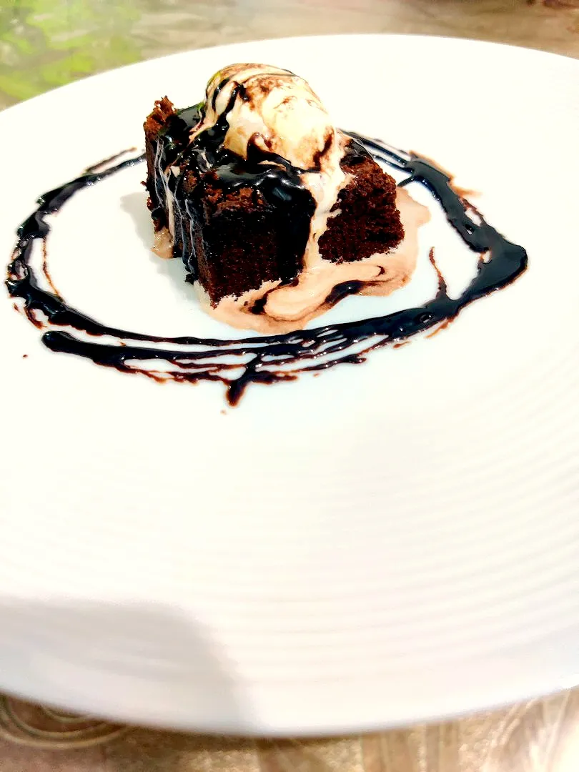 Snapdishの料理写真:Chocolate Brownies with Ice cream|Sweet Galleryさん