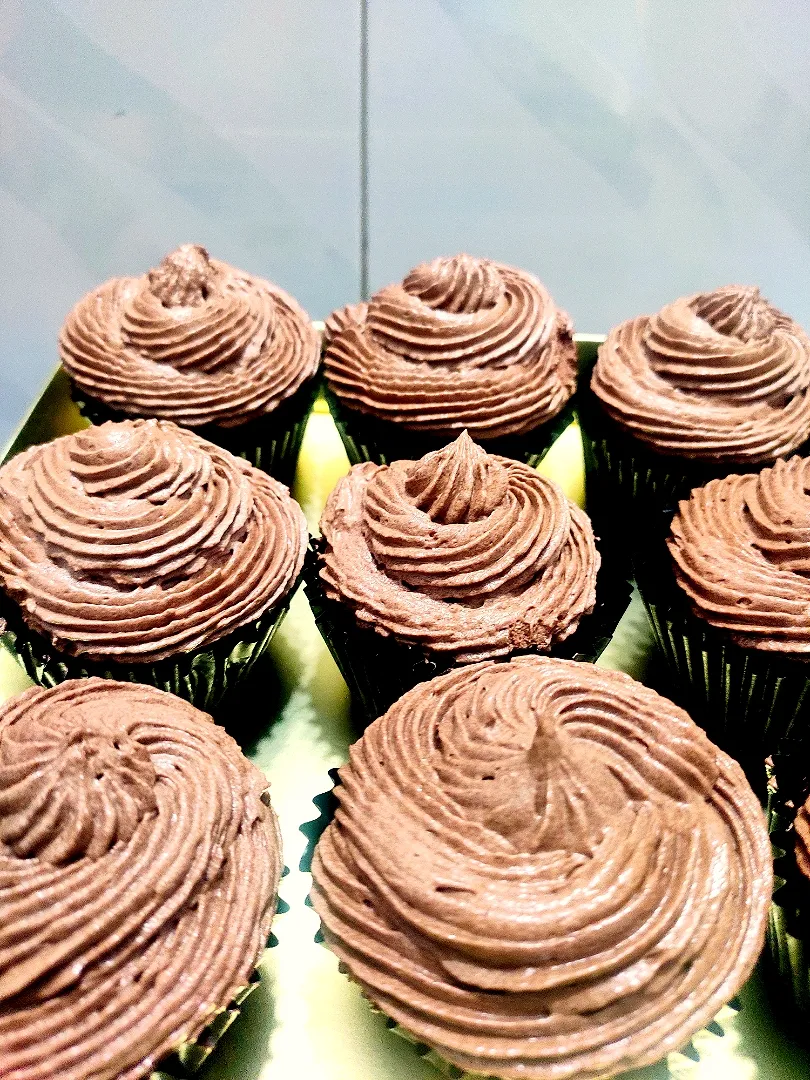 Snapdishの料理写真:Super chocolatey cup cakes|Sweet Galleryさん