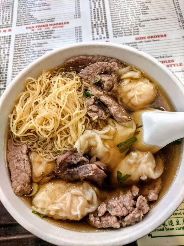 wonton noodle soup with beef|steven z.y.さん