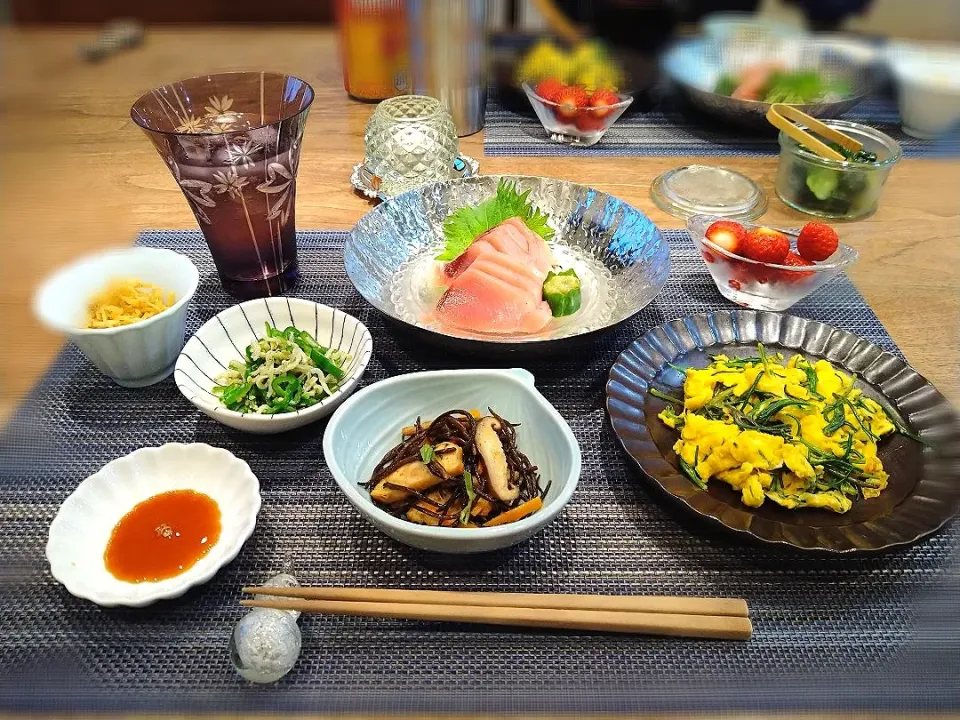 お刺身定食な食卓|古尾谷りかこさん