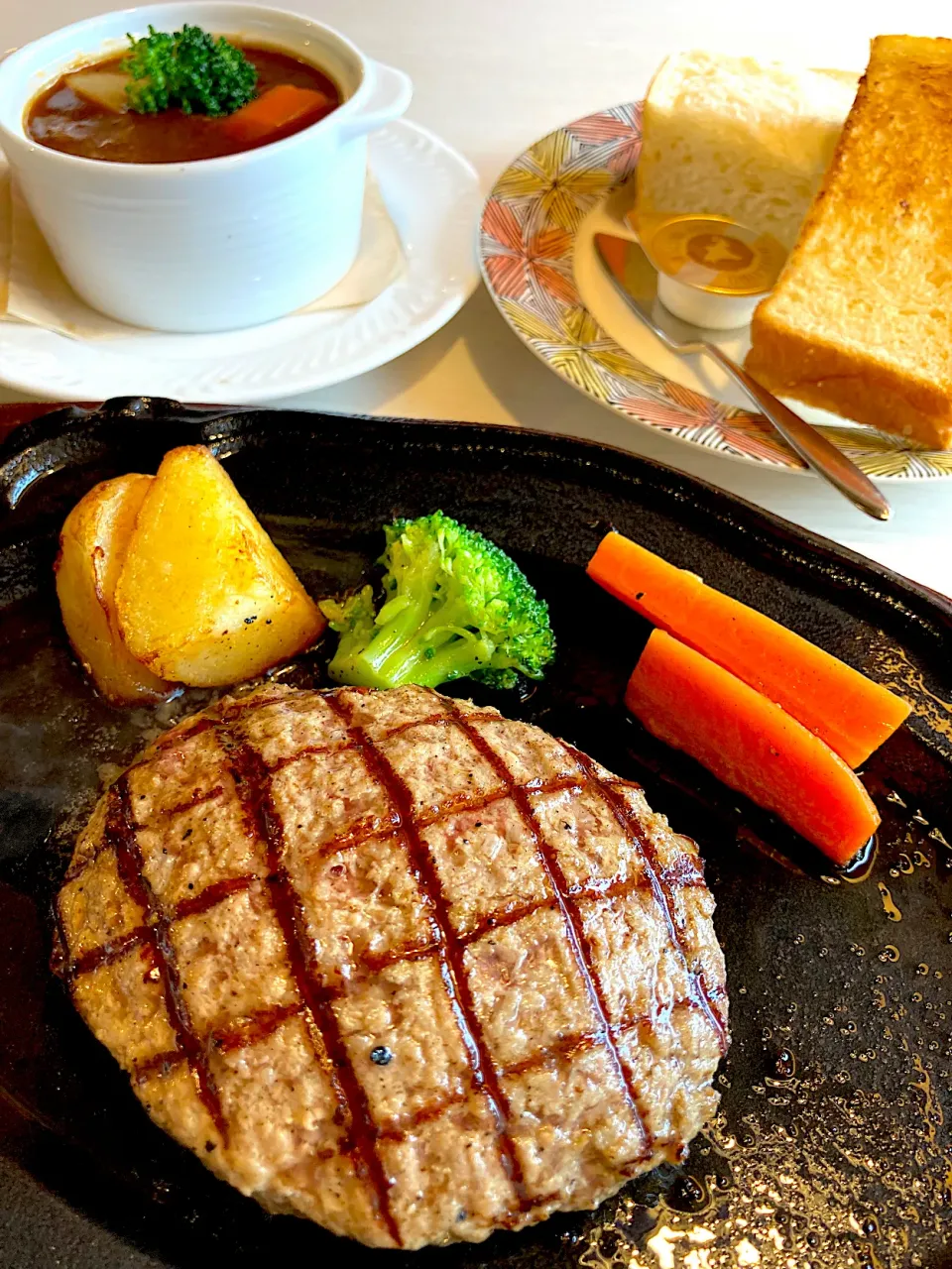 幌馬車のハンバーグ&ビーフシチューセット。|ツンコロさん