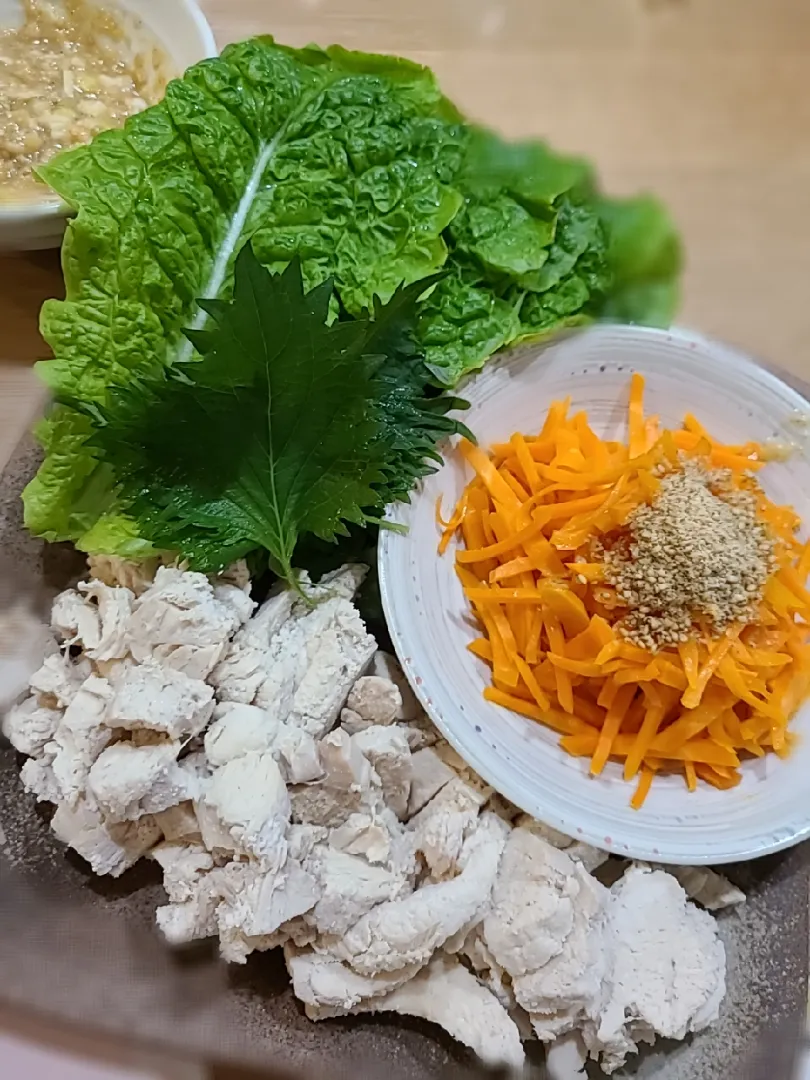 🇰🇷韓国料理🇰🇷
鶏むね肉でヘルシーポッサム風😋
手作り味噌ダレ
子供用コチュジャン別添え|みぽりん♪さん