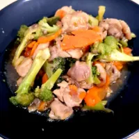 stir fry broccoli with chicken thigh|Mary Joanneさん