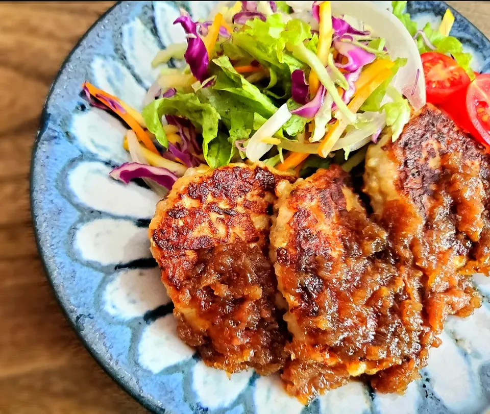 生姜たっぷり鯵バーグ。梅干し入り玉ねぎソースで(  ˙▿˙　)|まぁさん