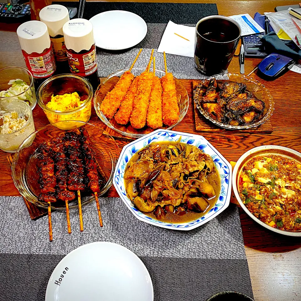 Snapdishの料理写真:串カツ、焼き鳥、茄子と牛バラ肉の甘辛旨味炒め、常備菜、漬物、昨夜の残り物麻婆豆腐|yakinasuさん