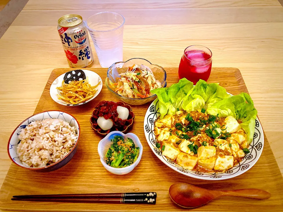 今日の夕食　麻婆豆腐　中華風酢の物　大根の皮のキンピラ　ブロッコリーの明太マヨ和え　もち麦ごはん　紫蘇ジュース　白玉餡のせ団子|ふわ猫はなちゃんさん