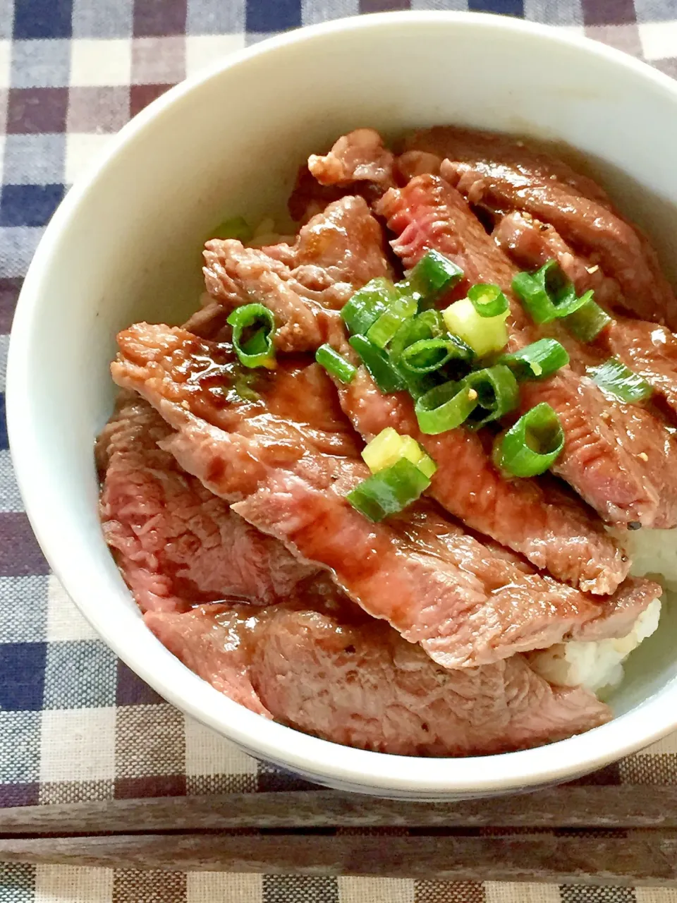 みさきらりんずさんの男子ウケ抜群！がっつりステーキ丼 #楽天レシピ|楽天レシピさん